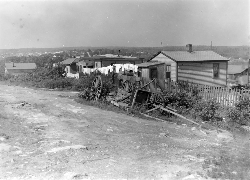 Houses_in_Africville_with_laundry_hanging_on_the_line_(32862740654)