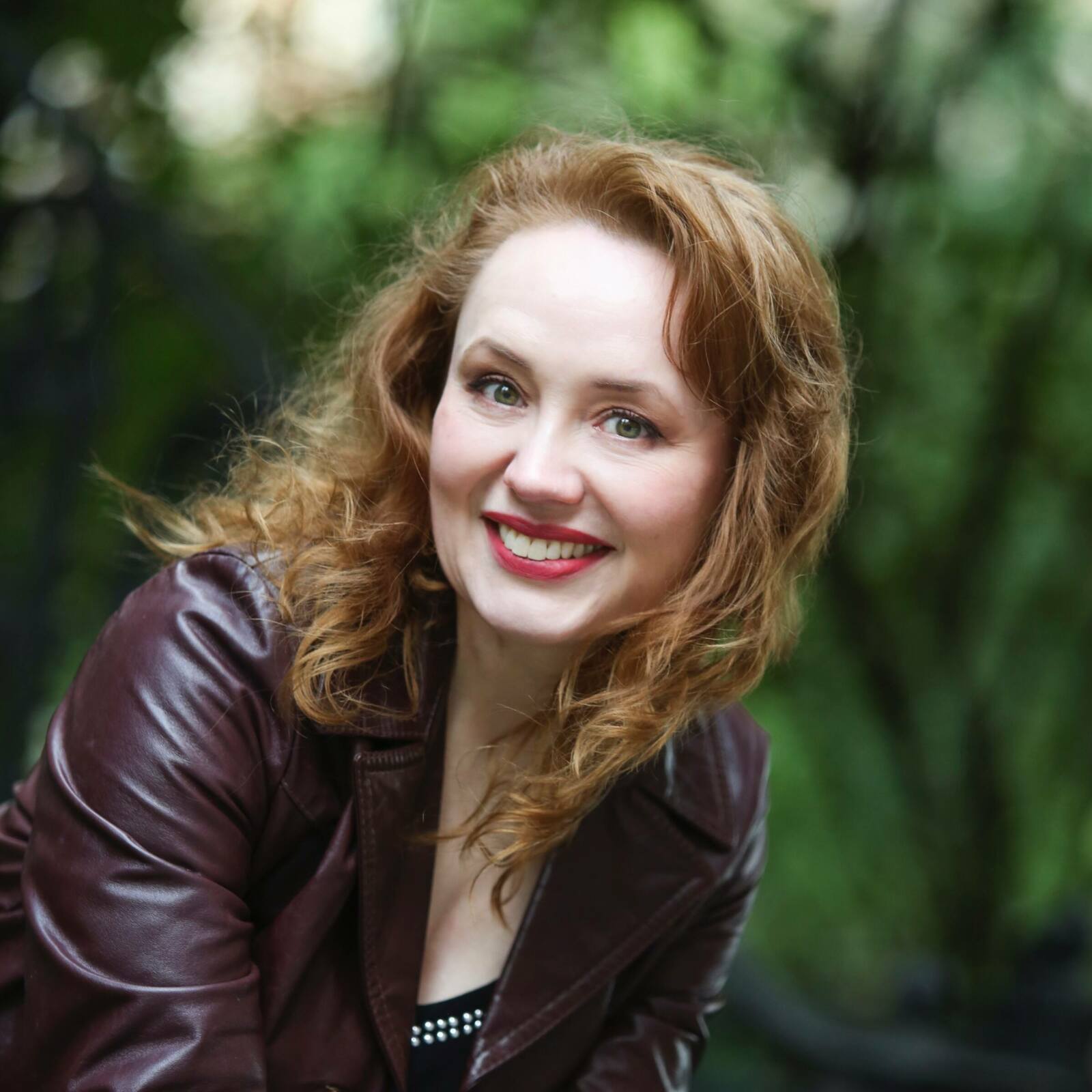 hilary_davidson_new_author_photo_2025